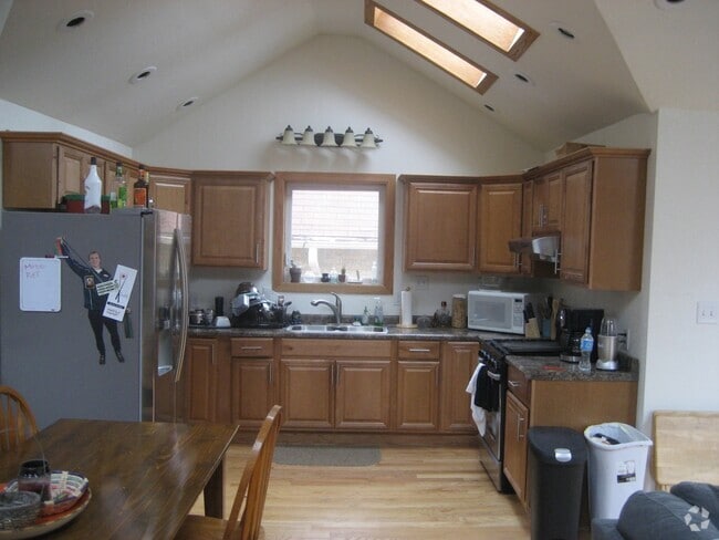 Building Photo - 3246 N Downer Ave Rental