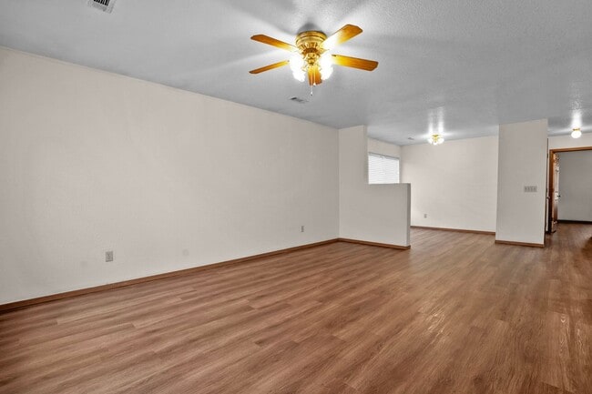 Photo - Dawn Dr. 1460 -1462 Unit Dawn 1462