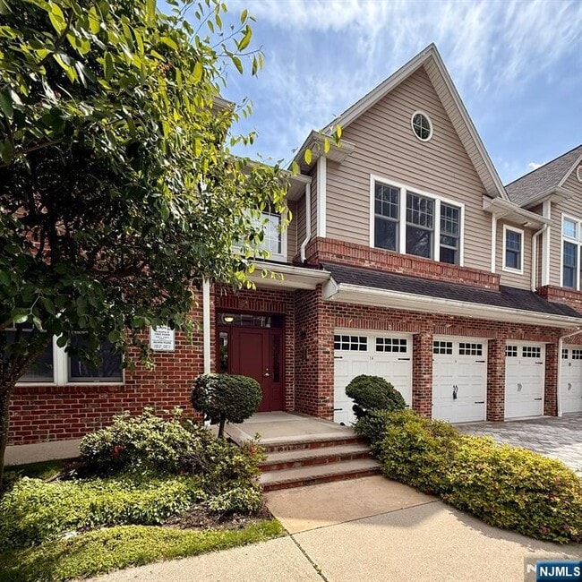 Building Photo - 6 Hemlock Lane