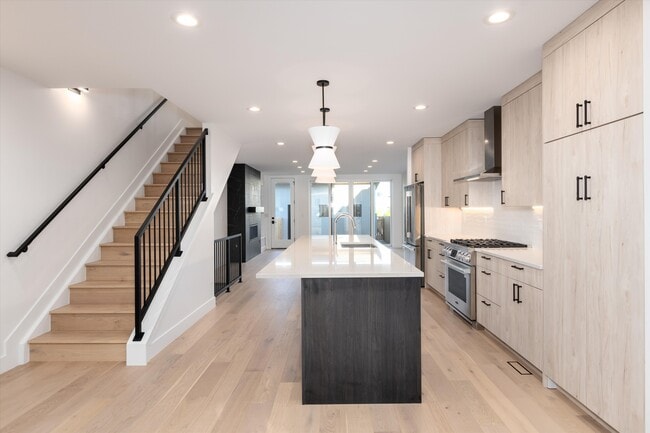 Photo - 2090 Eliot St