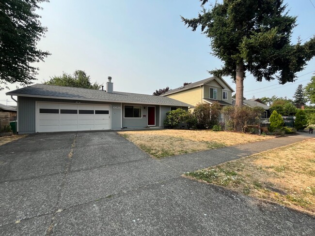 Building Photo - 6636 SE Reedway St