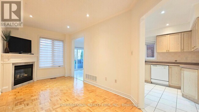 Photo - 195 Warwick Crescent