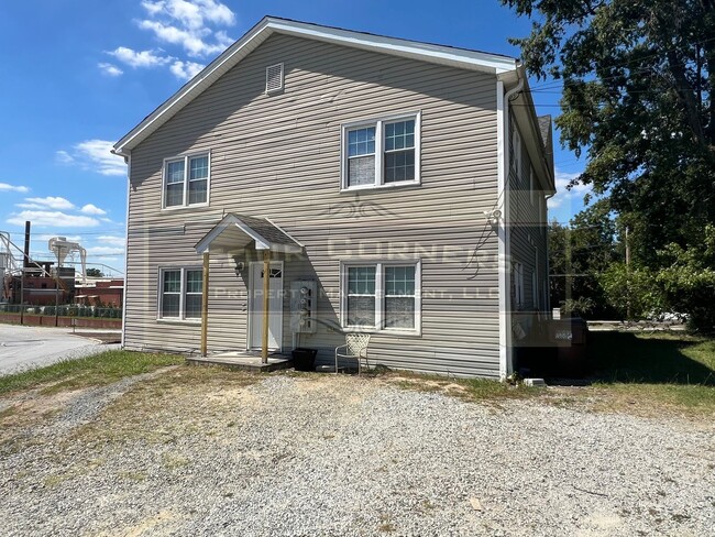 West Green Apartments - West Green Apartments Unit C