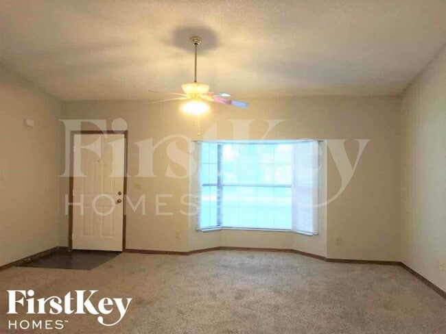 Photo - 742 Eunice St