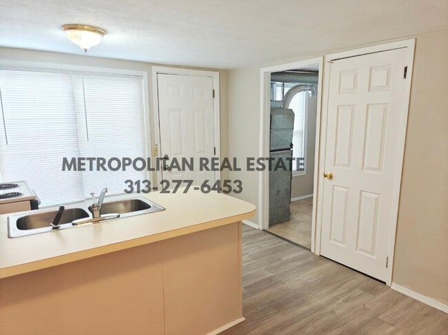 Photo - 34639 Brush St