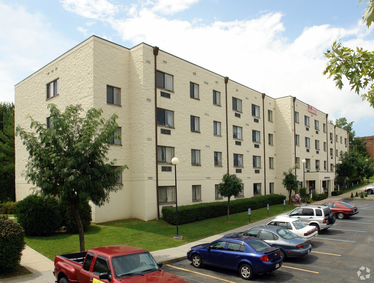 Photo - Twin Oaks Plaza