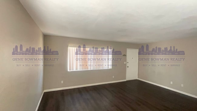 Photo - 72 E Oxford St