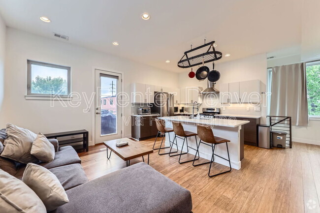 Building Photo - 1212 Perry St Rental