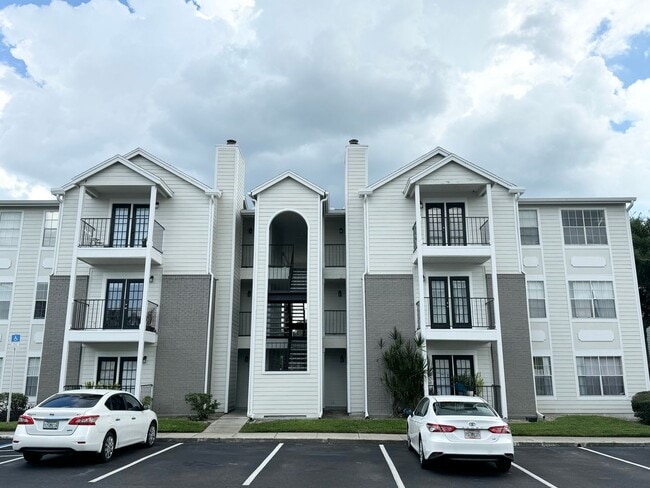 Building Photo - 2550 N Alafaya Trail Unit 2550 N. Alafaya Trl  3305