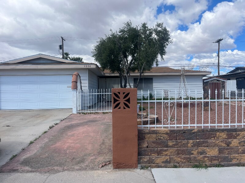 Photo - 1208 Montclair St