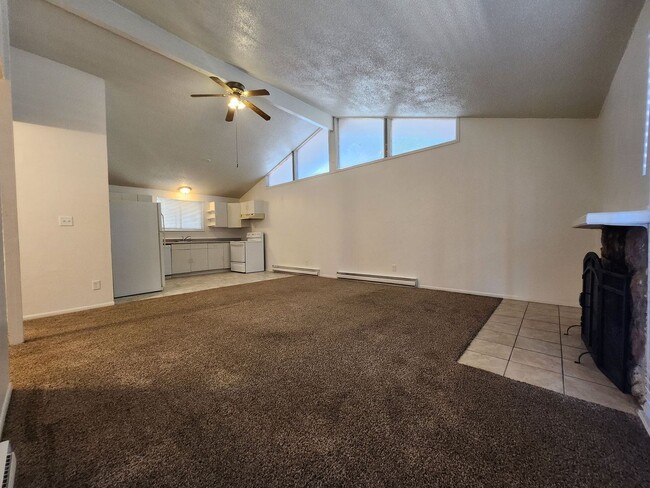 Photo - 677 E Clarion Dr Unidad C