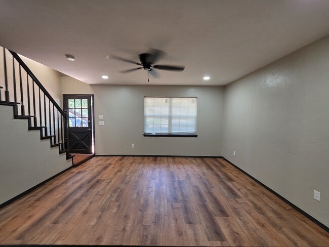 Photo - 641 Redstone Ave
