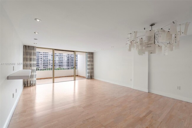 Building Photo - 199 Ocean Ln Dr Unit 611