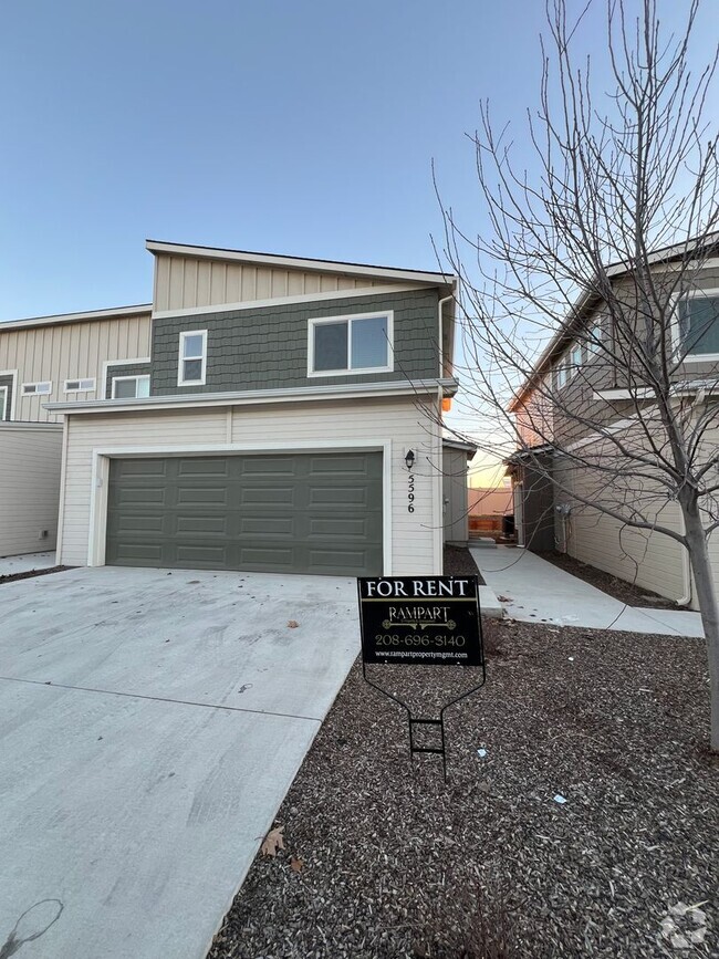 Building Photo - Townhome in Nampa close to CWI