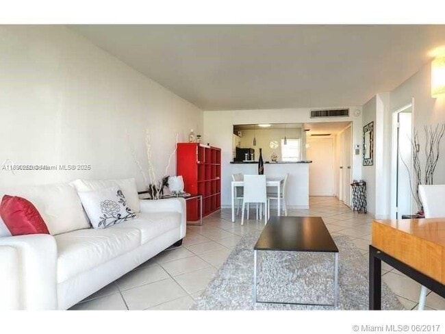 Building Photo - 20400 W Country Club Dr Unit 410