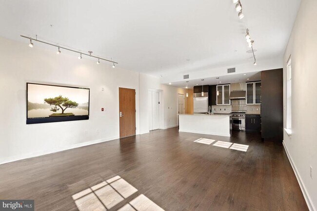 Photo - 1610 N Queen St Unit 213