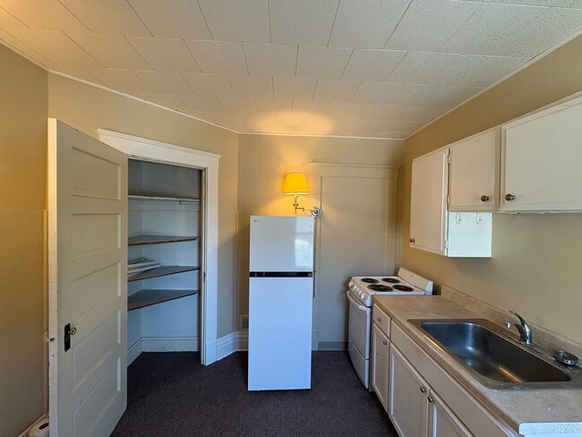 Kitchen - 2120 Cherry St Unit Apt 2N