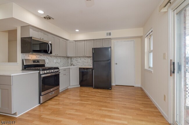 Photo - 161 Evergreen Rd Unit 12B