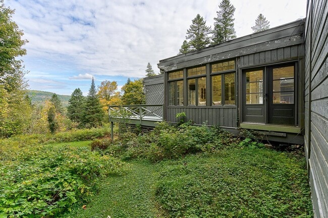 Building Photo - 765 Côte St Gabriel East