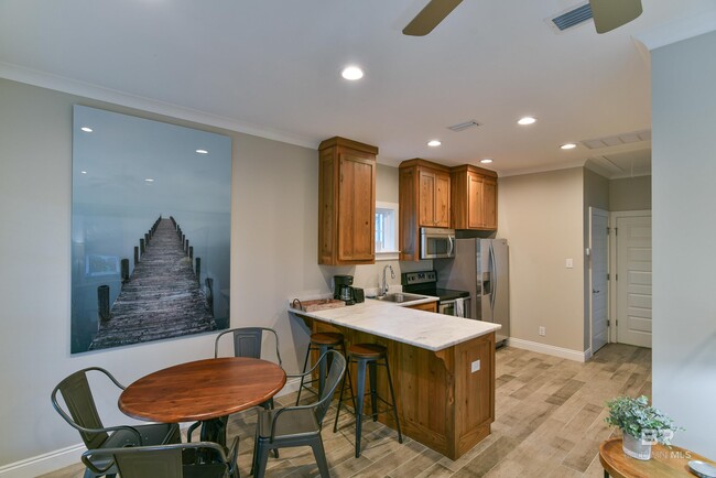 Photo - 1695 Guarisco St