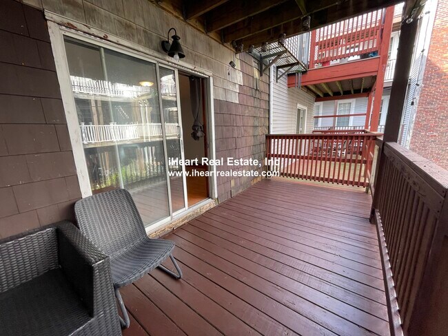 Photo - 474 E 7th St Unit 1
