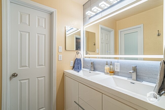 Photo - 1401 Oden St