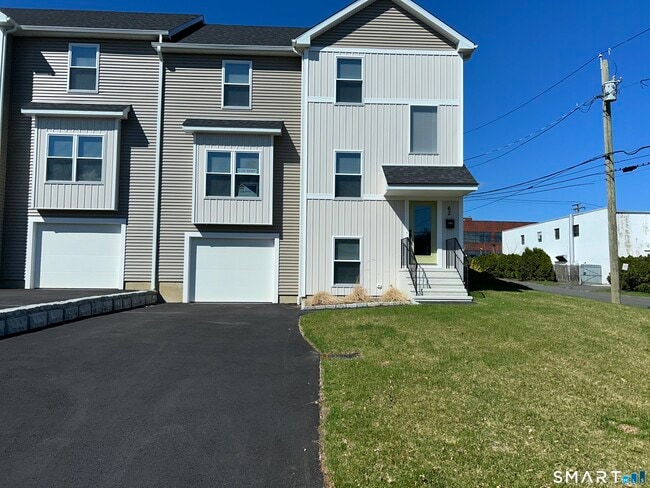 Building Photo - 62 Soundview Ave