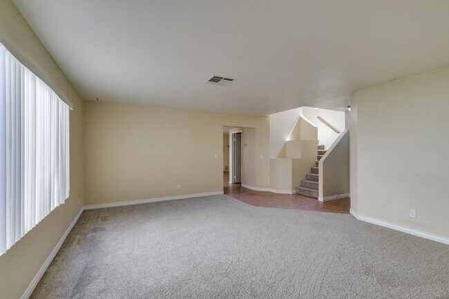 Photo - SUMMERLIN, SPACIOUS, 4 BED HOME WHITH A LARGE BACKYARD