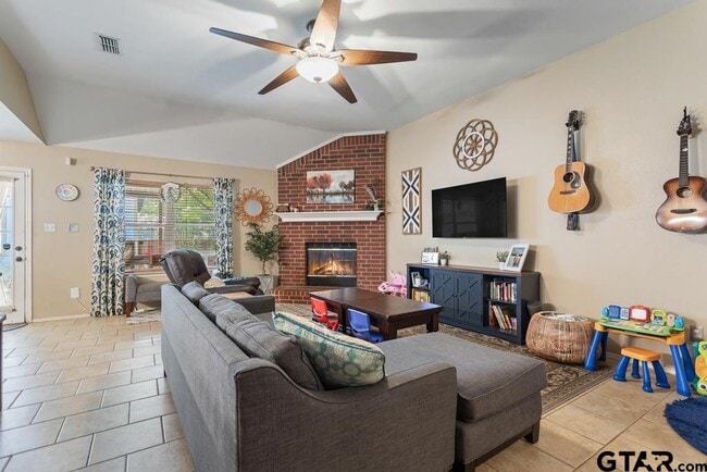 Photo - 308 Willow Rd