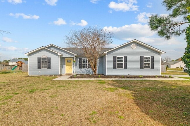 Building Photo - 3 Bedroom 2 Bathroom Home