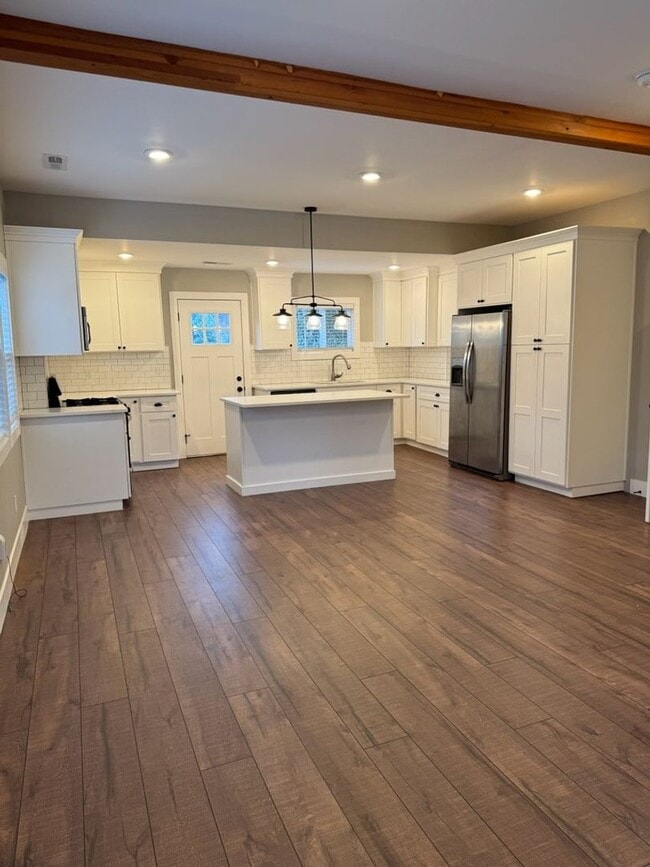 Photo - 1132000 Unit A