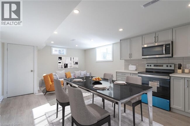 Photo - 749 Upper Ottawa St