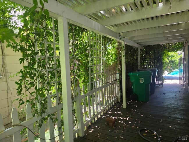 Photo - 191 Pickwick Dr