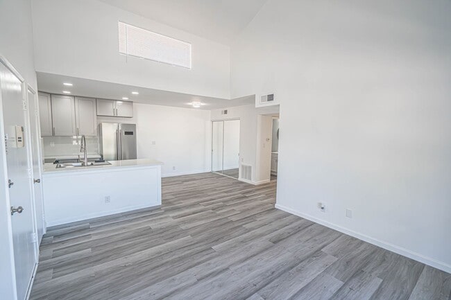 Photo - Remodeled 2 Bedroom Condo for Rent in Newhall!