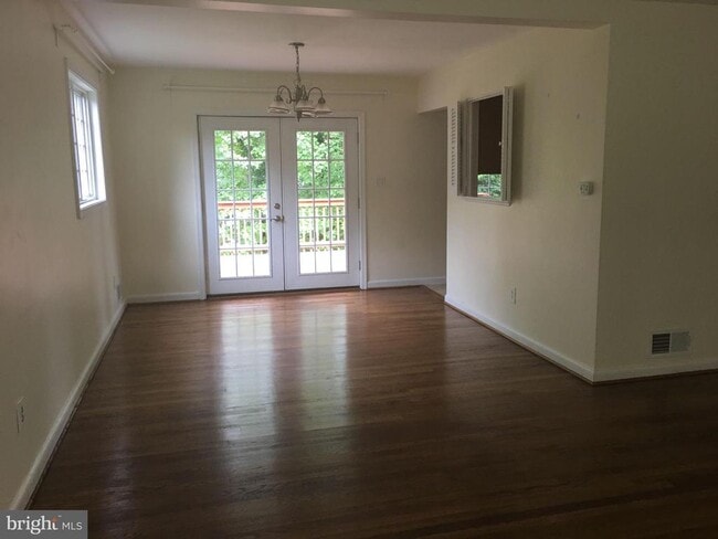 Photo - 7821 Cayuga Ave