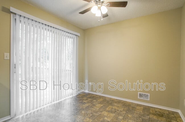 Photo - 107 SE Brentwood Dr