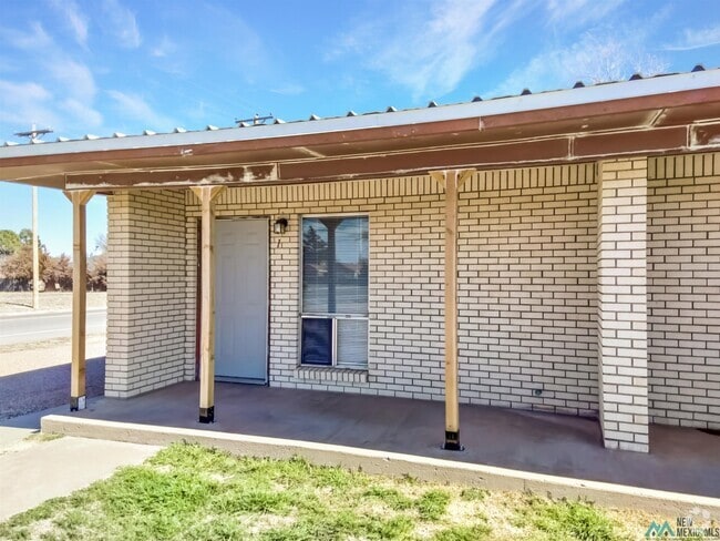 Building Photo - 1515 1 W 18th St Rental
