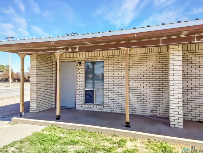 Building Photo - 1515 1 W 18th St Rental
