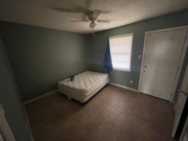Photo - 1302 Plummer St Unit E