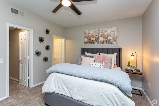 2BR, 2BA - 1280 SF