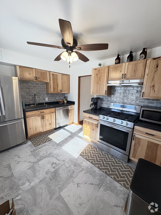 Building Photo - 6525 W Center St Unit 2 Rental