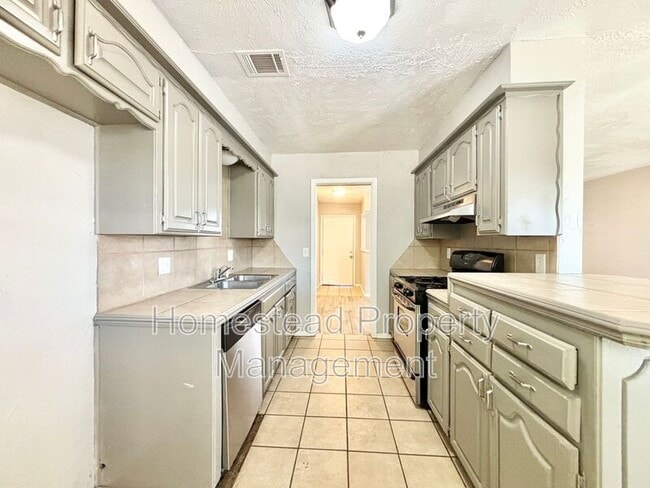 Photo - 10200 N Military Ave