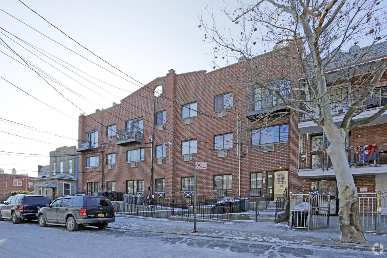 Photo - 56-46-56-52 Van Cleef St Apartments