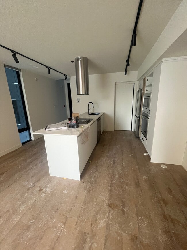 Building Photo - 238-238 Wellington Crescent Unit 1