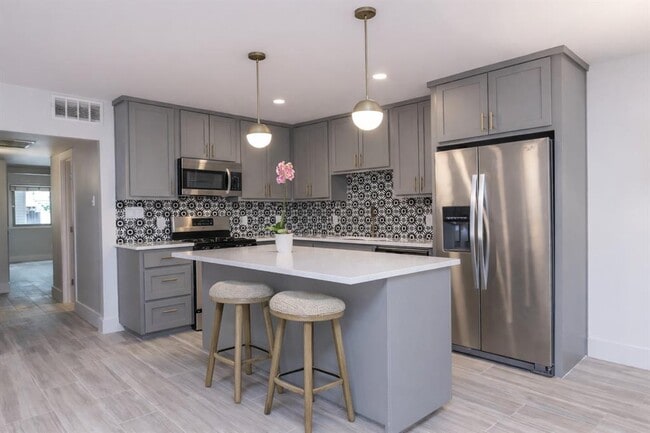 Photo - 505 W 7th St Unit 103