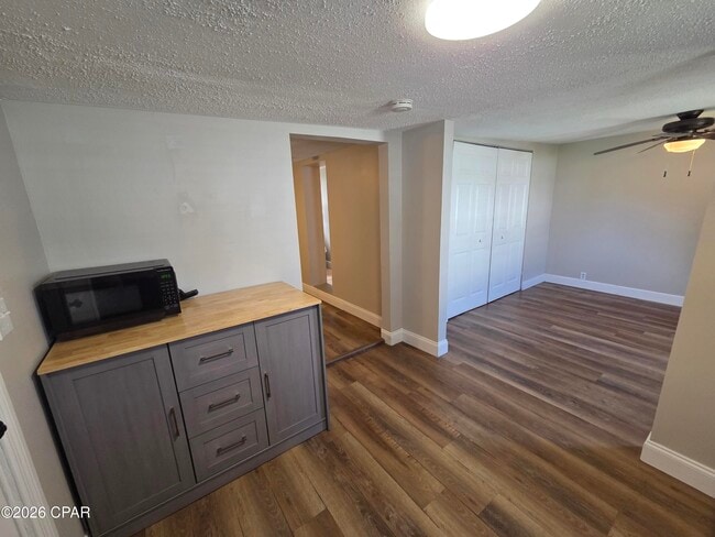 Photo - 1525 Oak Ave Unit B