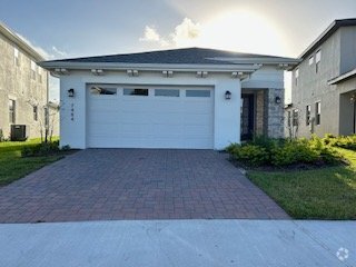 Building Photo - Beautiful 3 Bedroom 2 Bath Home in The New...