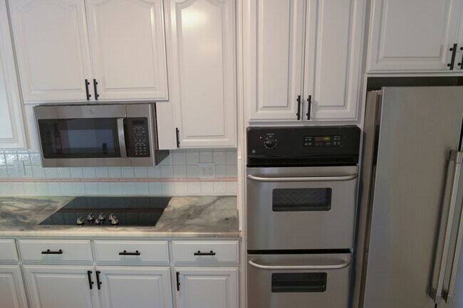 Photo - 636 Eastview Way