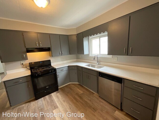 Photo - 3 br, 1.5 bath House - 19250 Pasnow Avenue