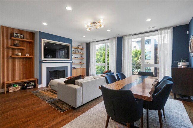 Building Photo - 2749 N Lakewood Ave Unit 2N Rental